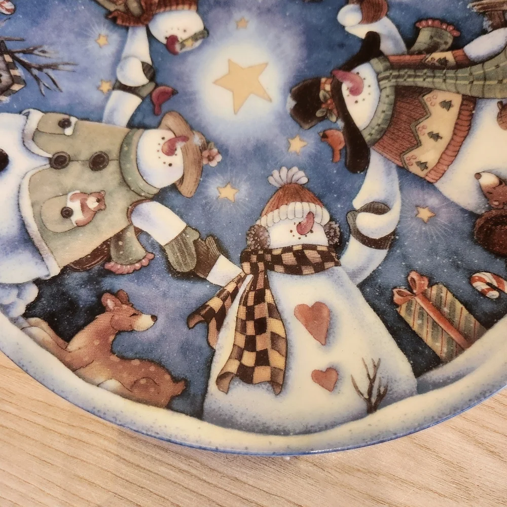 Hanna's Handiworks NWOT Blue & Multicolored China/ Porcelain Snowman 10.5